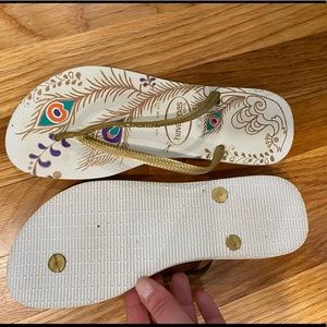 Worn once white & gold slim Havaianas sandals